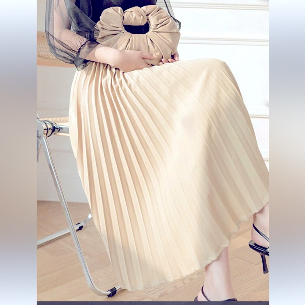 38 WOVEN CHIFFON HIGH WAIST PLEATED MIDI
SKIRT